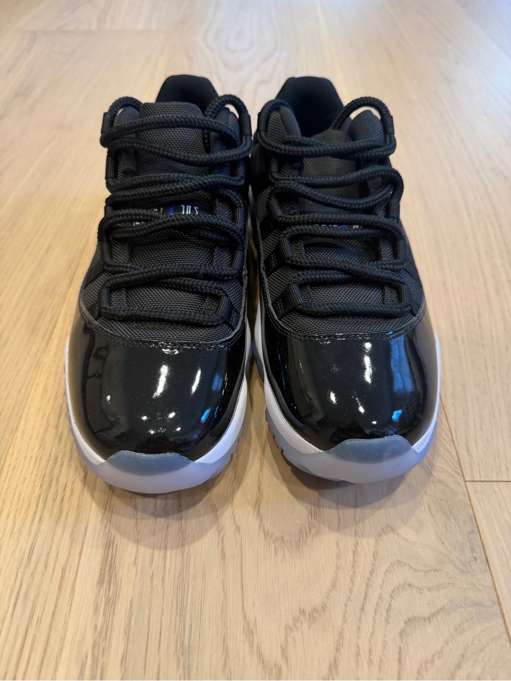 Jordan 11 low Space Jam Size M 8/W 9.5
